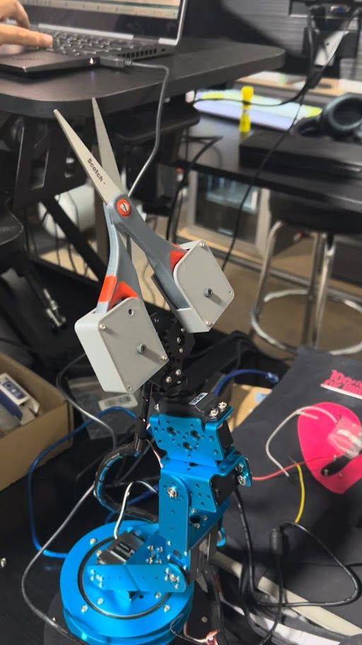 Robot gripper for scissors, robot arm with scissors