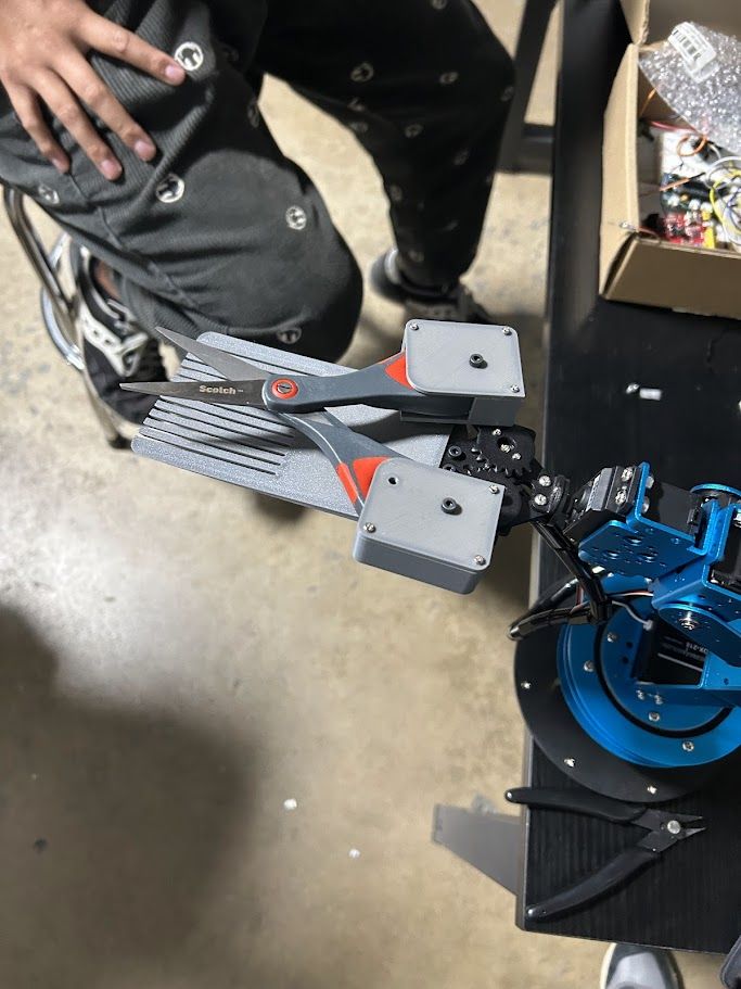 Robot gripper for scissors, close-up of the grip